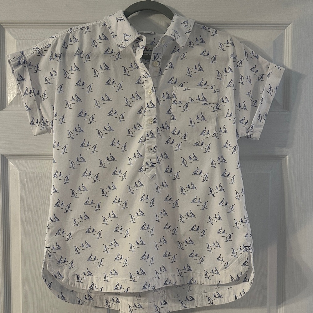 Vineyard Vines Women’s Sailboat Print Shirt - White and Blue